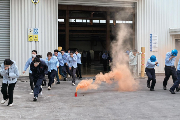 實(shí)戰(zhàn)練兵！公司組織員工開展消防實(shí)操演練